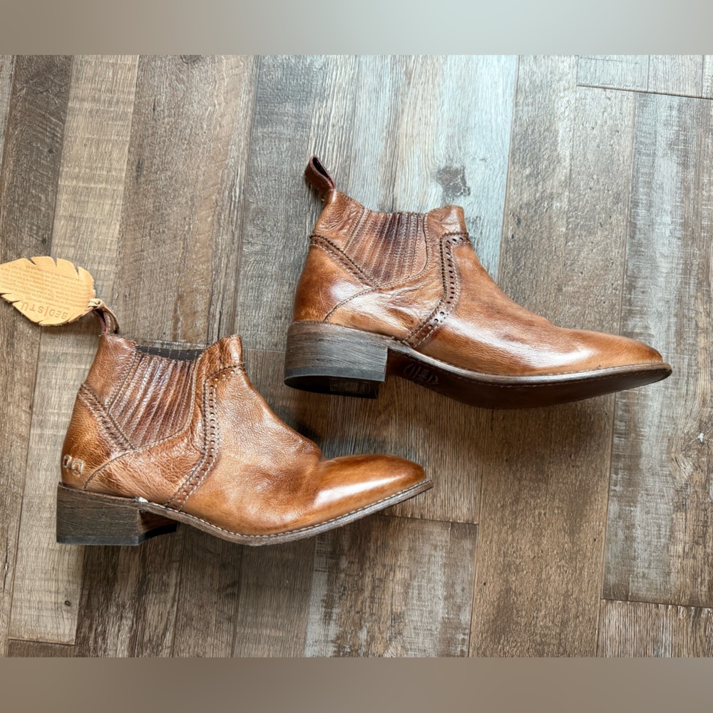 NWT BedStu boots, Tan Mason, size 9
